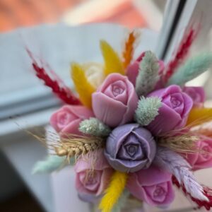 Pastel tulip bouquet - Image 6