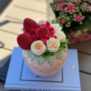 Strawberry candle bouquet - Image 4