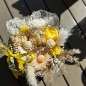Summer bouquet in a basket - Image 3