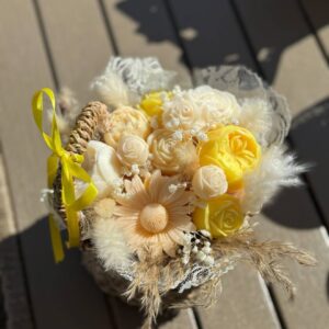 Summer bouquet in a basket - Image 13