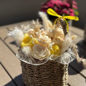 Summer bouquet in a basket - Image 7