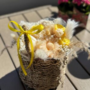 Summer bouquet in a basket - Image 4