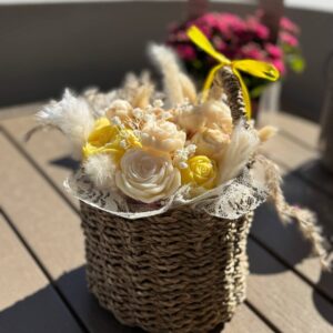 Summer bouquet in a basket - Image 8