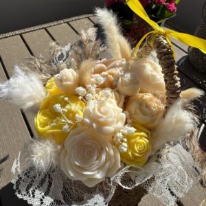 Summer bouquet in a basket - Image 9