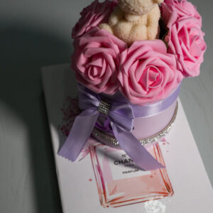 Channel Teddy Bloom Box- Κέρινη σύνθεση με τριανταφυλλένιο αρκουδάκι - Image 3