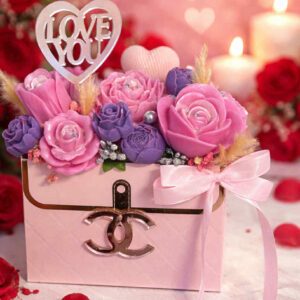 Channel Pink Bouquet Love you- Κέρινη σύνθεση σε ροζ πολυτελές τσαντάκι